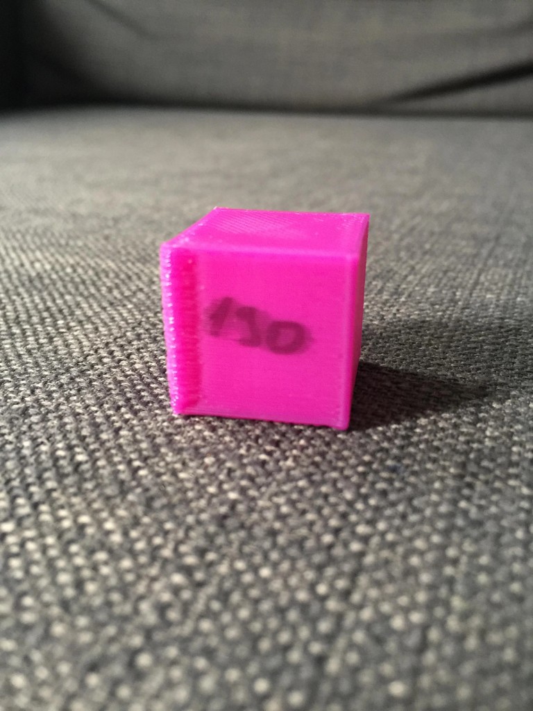 Blobs und Noppen: Würfel mit sichtbaren Erhebungen an der Kante
