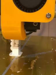 Verstopfte Düse: Unterextrusion, Lücken und Stringing beim Druck