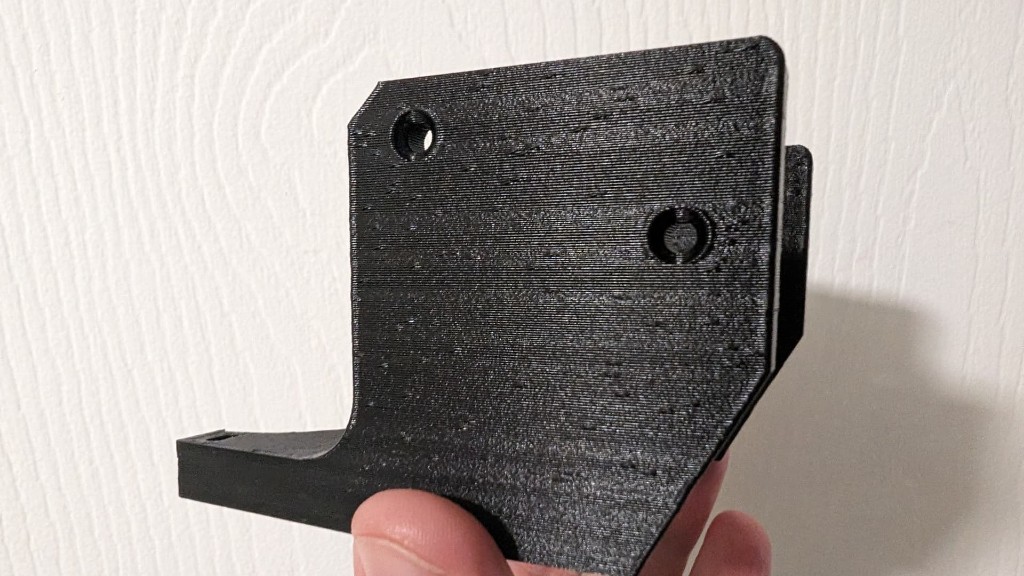 Z-Naht und Layer-Linien: Nahaufnahme mit sichtbaren Blobs und Schichtlinien